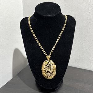 Vintage Monet Daisy Flower Dome Oval Pendant 24" Gold Tone Necklace